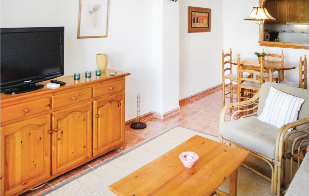 2 Bedroom Cozy Apartment In Torrevieja Eksteriør bilde