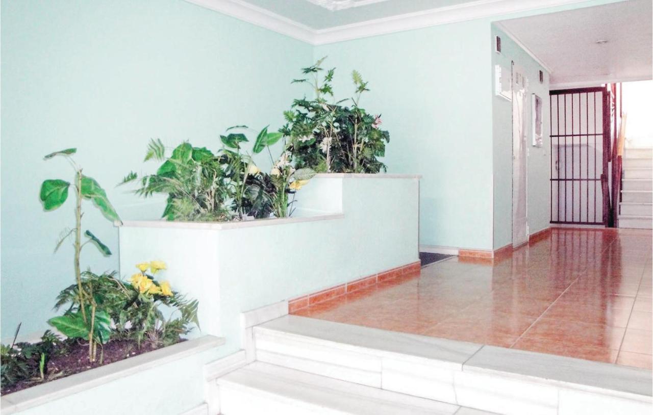 2 Bedroom Cozy Apartment In Torrevieja Eksteriør bilde