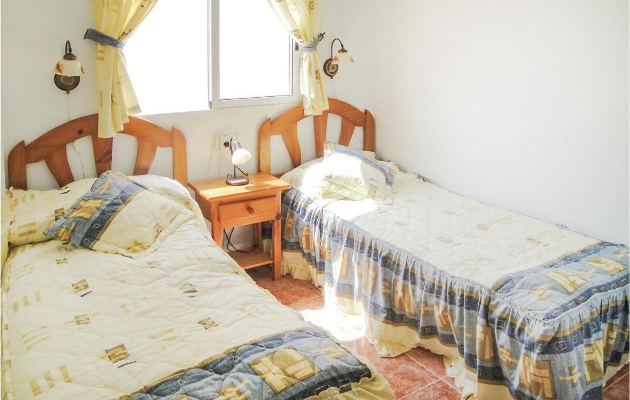 2 Bedroom Cozy Apartment In Torrevieja Eksteriør bilde