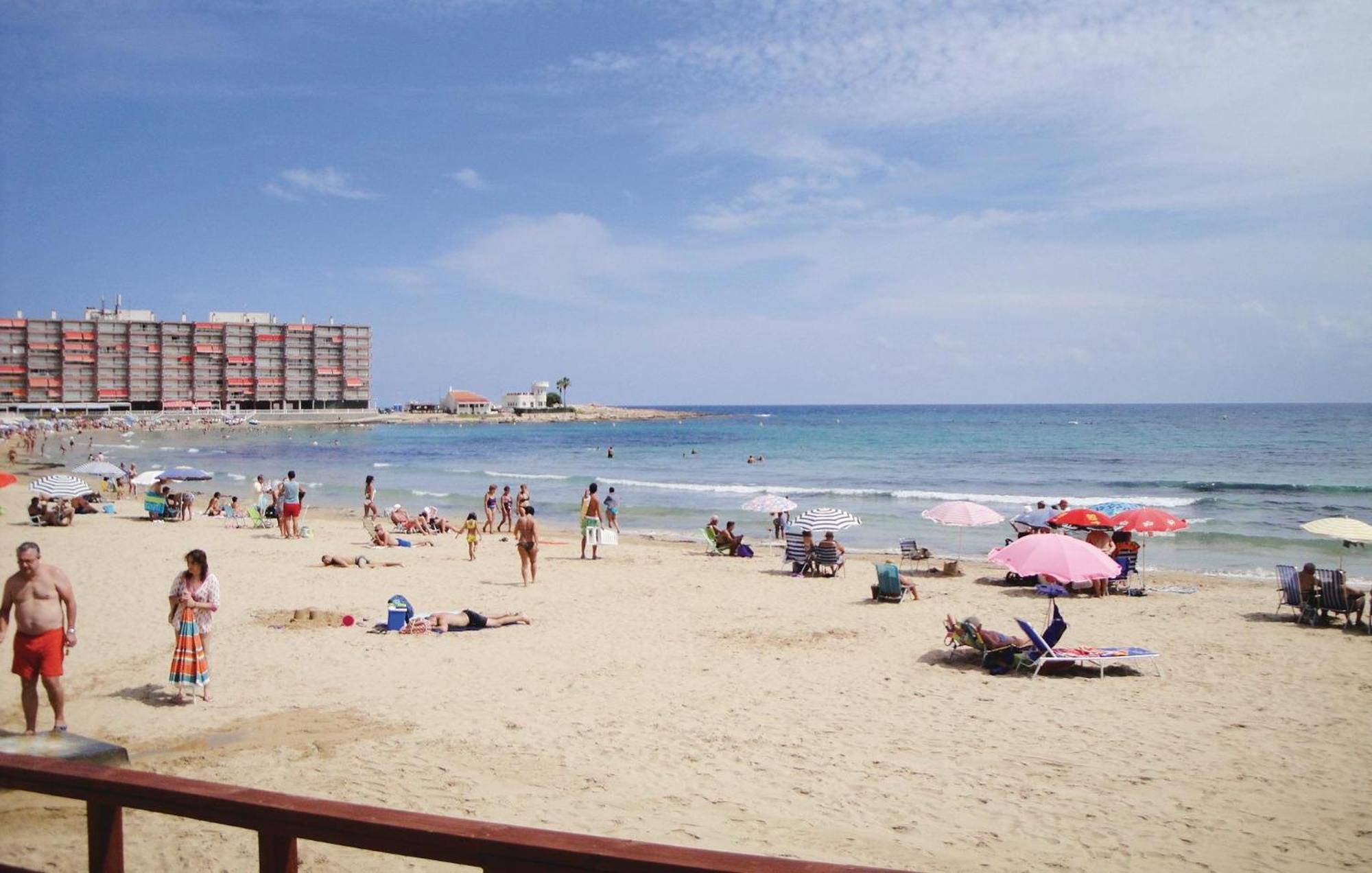 2 Bedroom Cozy Apartment In Torrevieja Eksteriør bilde