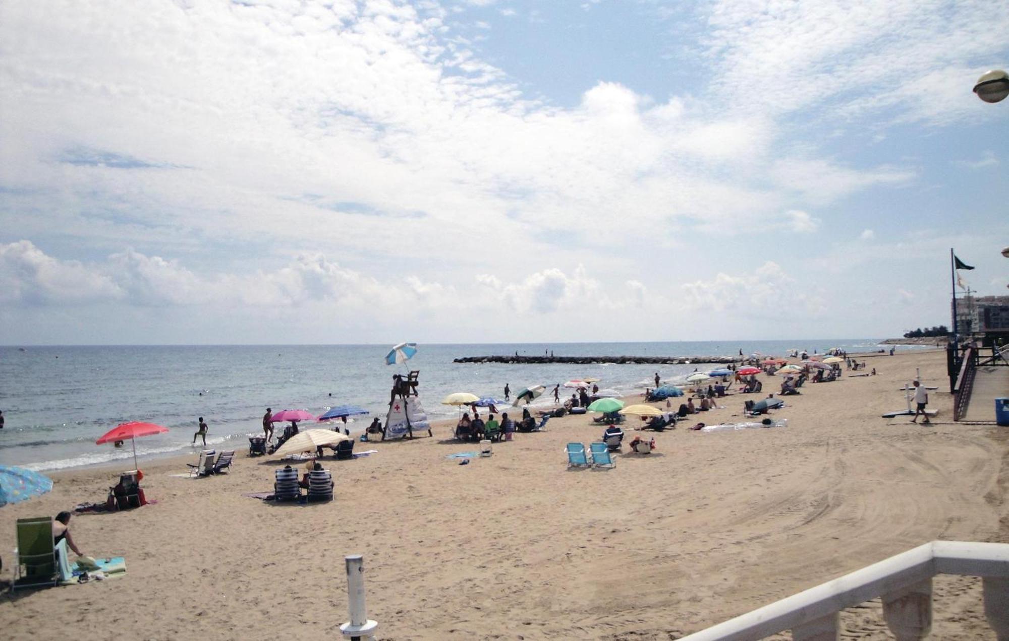 2 Bedroom Cozy Apartment In Torrevieja Eksteriør bilde