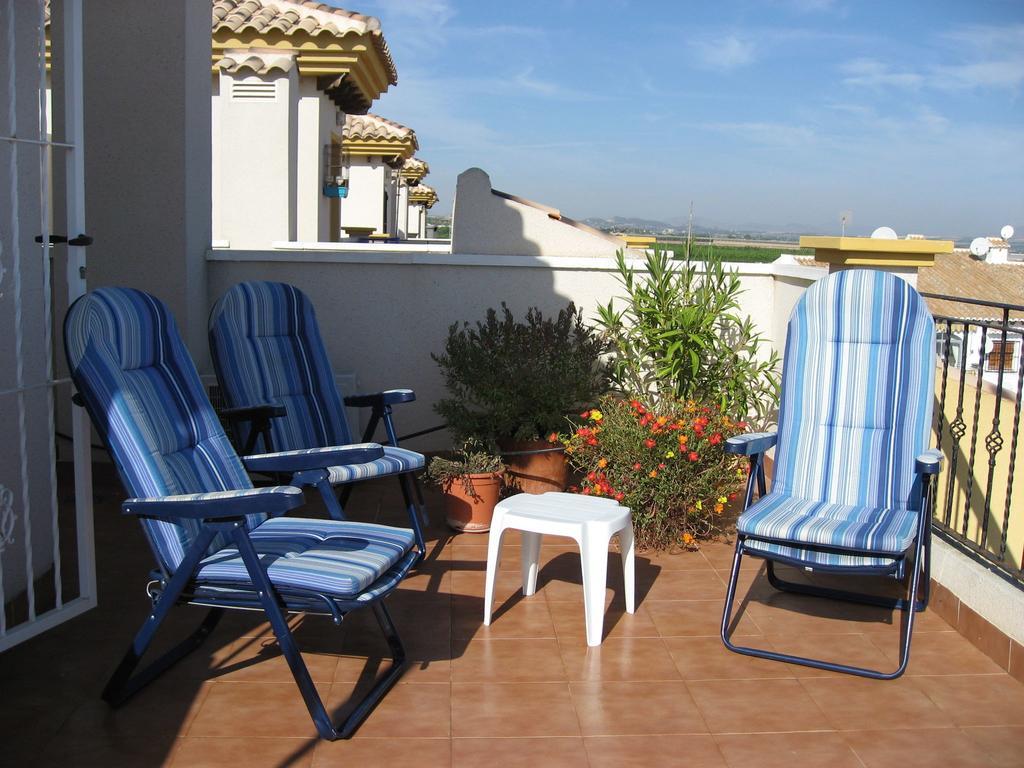 2 Bedroom Cozy Apartment In Torrevieja Eksteriør bilde