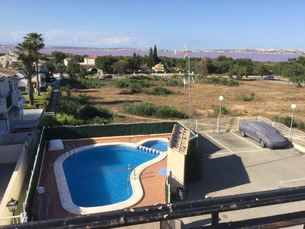 2 Bedroom Cozy Apartment In Torrevieja Eksteriør bilde