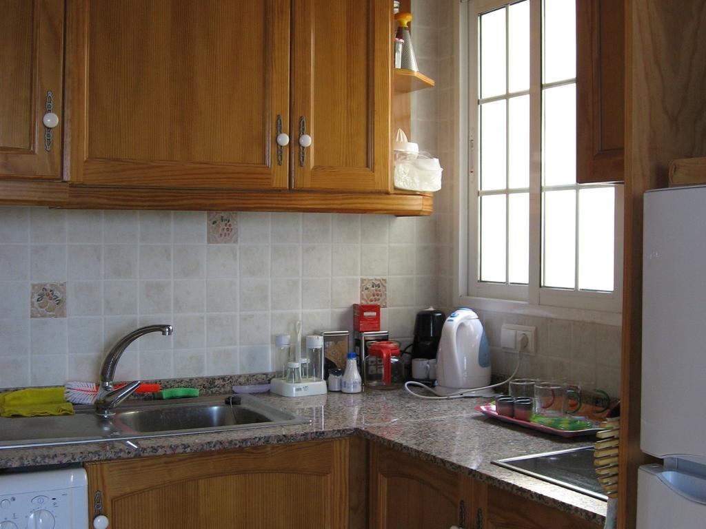 2 Bedroom Cozy Apartment In Torrevieja Eksteriør bilde