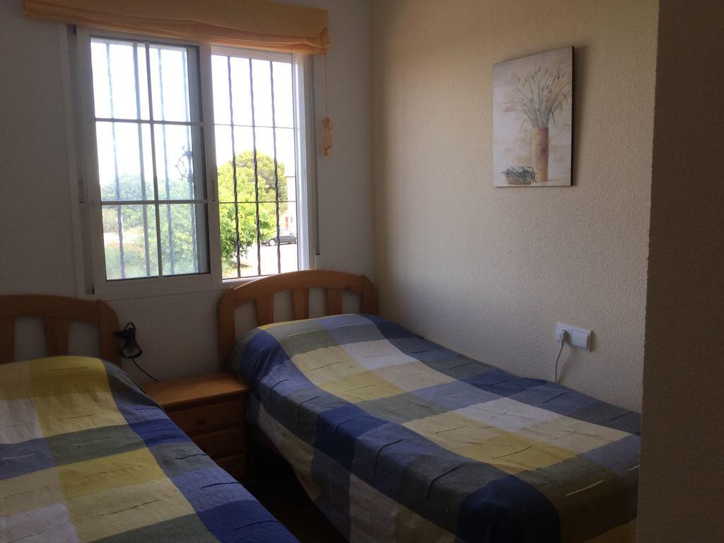 2 Bedroom Cozy Apartment In Torrevieja Eksteriør bilde
