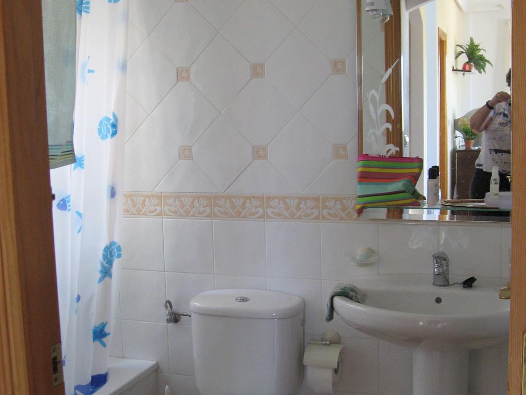 2 Bedroom Cozy Apartment In Torrevieja Eksteriør bilde