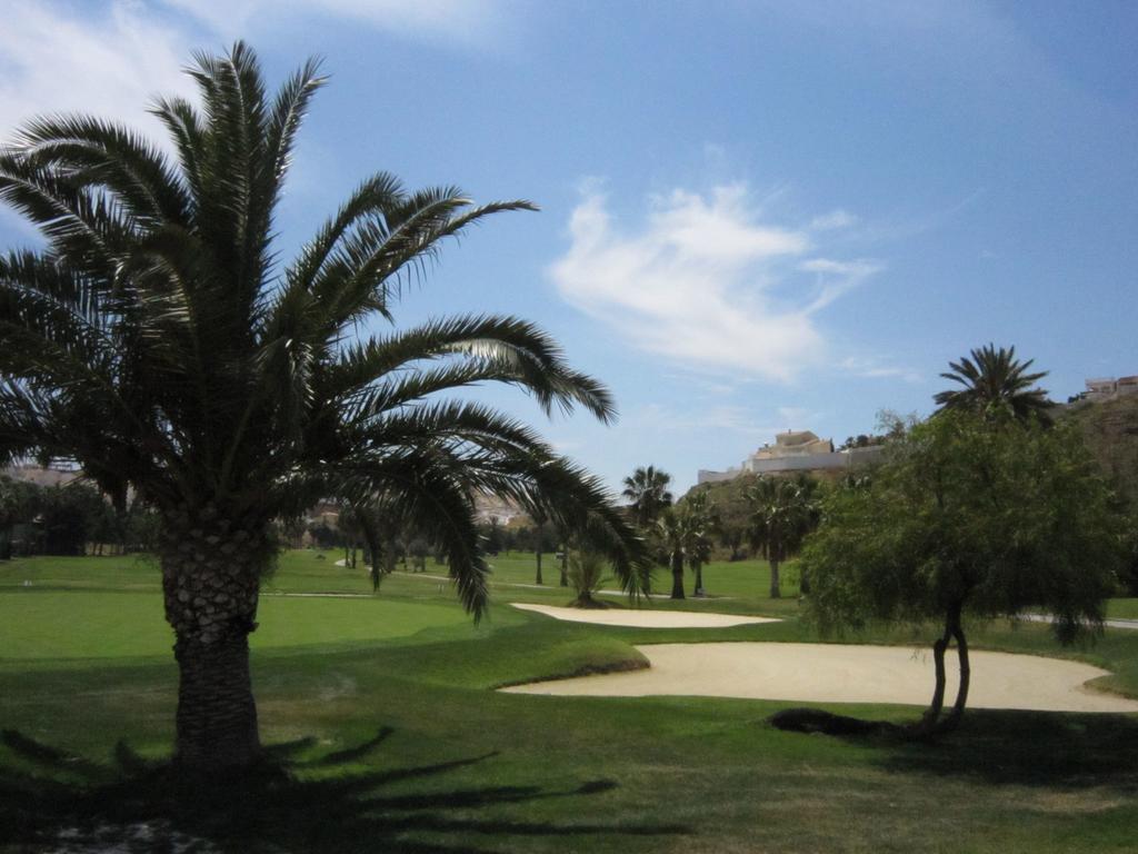 2 Bedroom Cozy Apartment In Torrevieja Eksteriør bilde